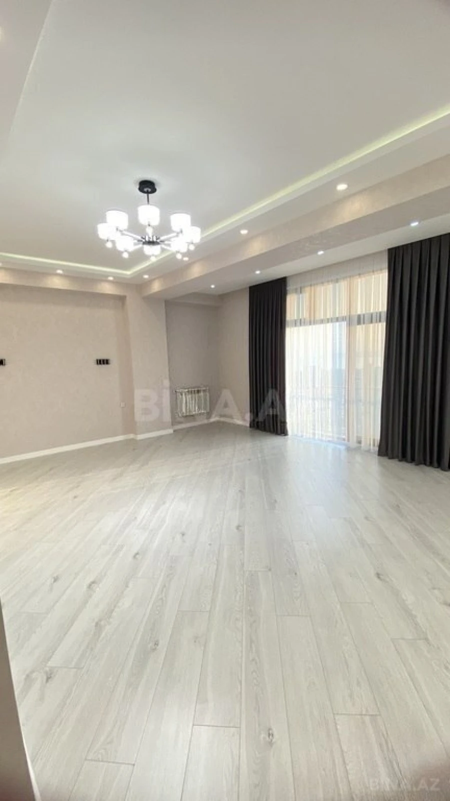 Satılır 3 otaqlı mənzil 140 m²