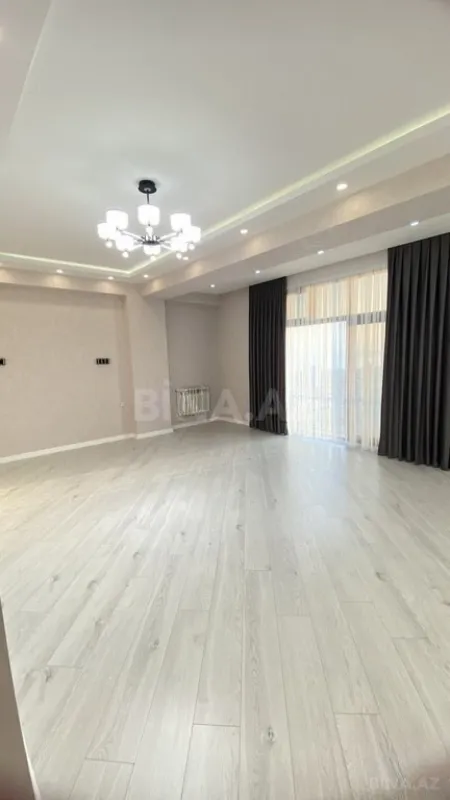 Satılır 3 otaqlı mənzil 140 m²