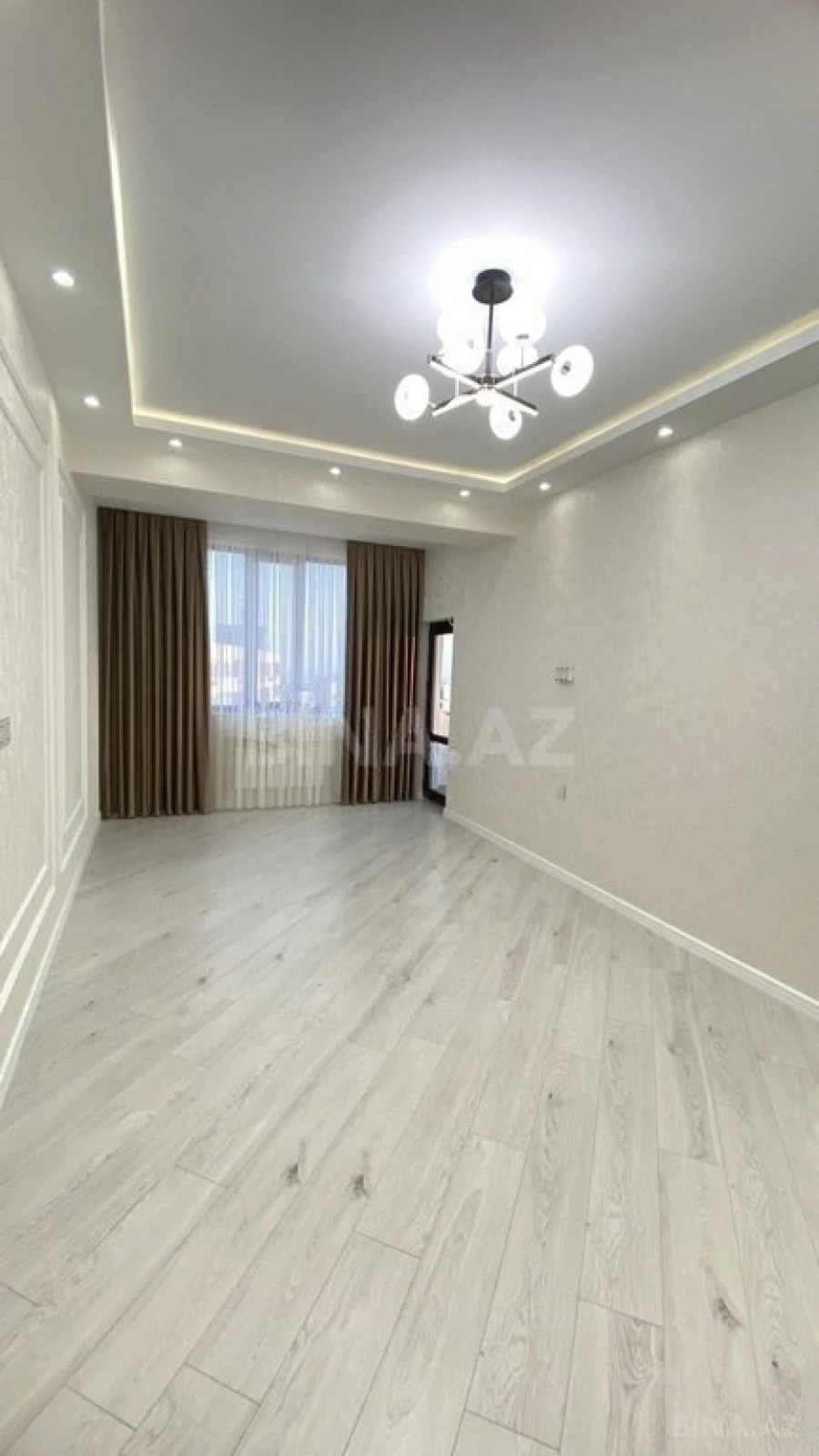 Satılır 3 otaqlı mənzil 140 m²