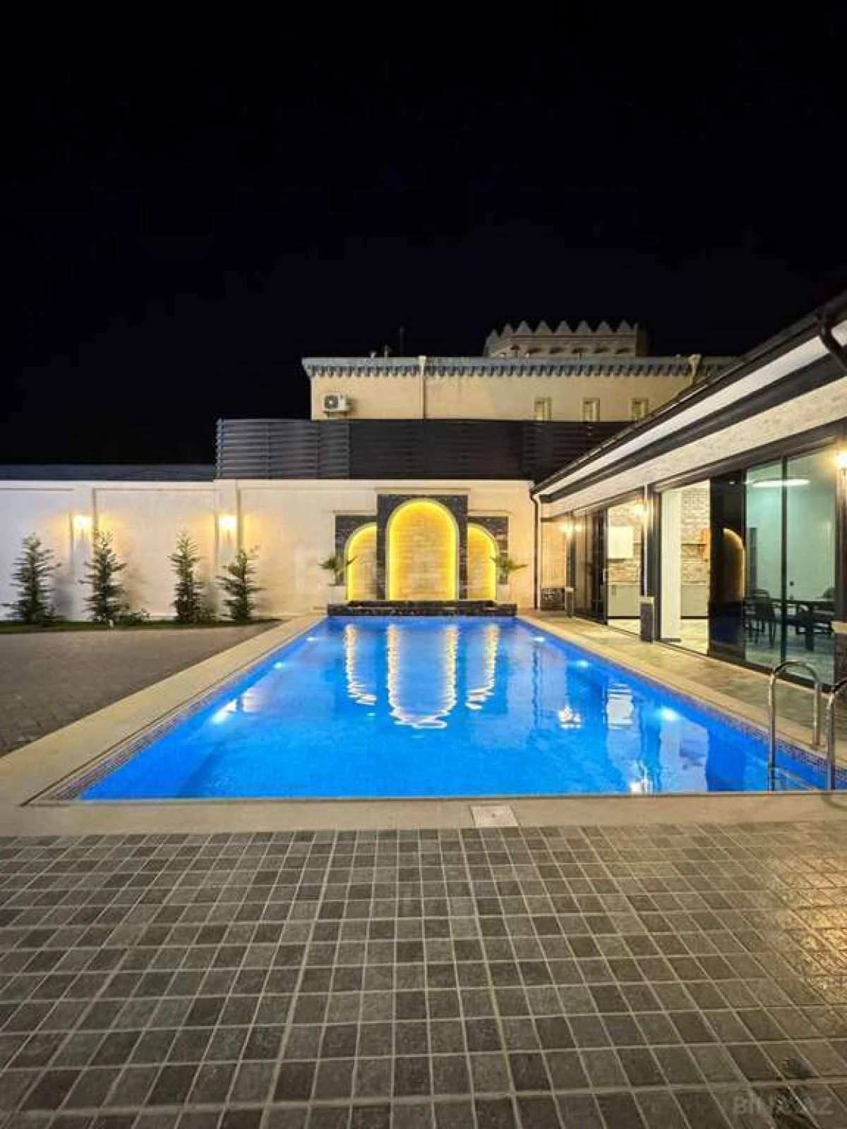 Satılır 6 otaqlı həyət evi 670 m²