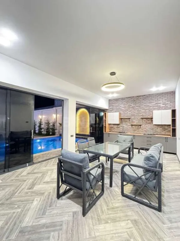 Satılır 6 otaqlı həyət evi 670 m²