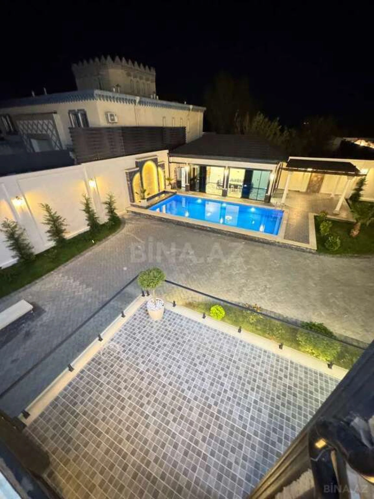 Satılır 6 otaqlı həyət evi 670 m²