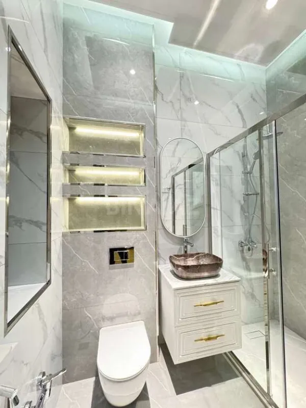 Satılır 6 otaqlı həyət evi 670 m²