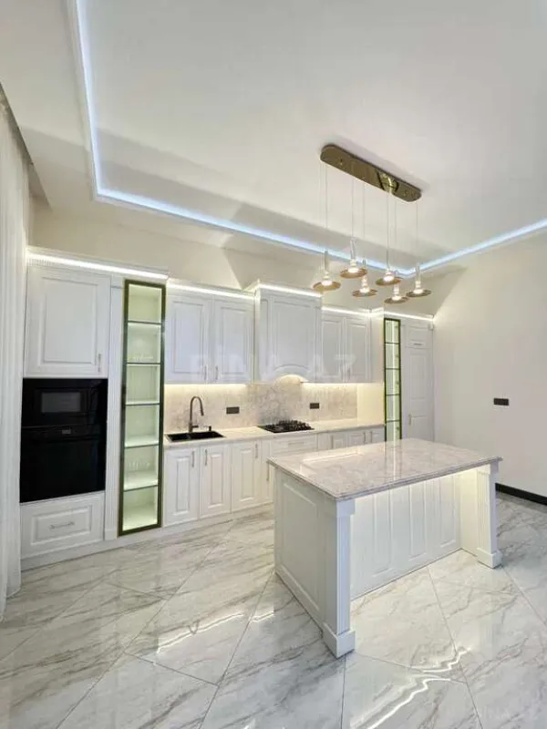 Satılır 6 otaqlı həyət evi 670 m²