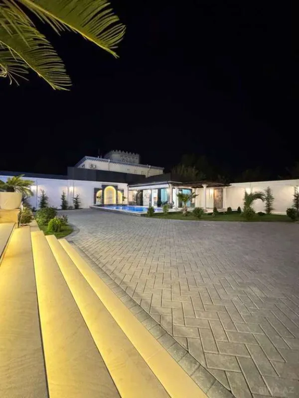 Satılır 6 otaqlı həyət evi 670 m²