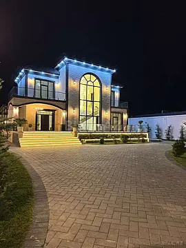 Satılır 6 otaqlı həyət evi 670 m²