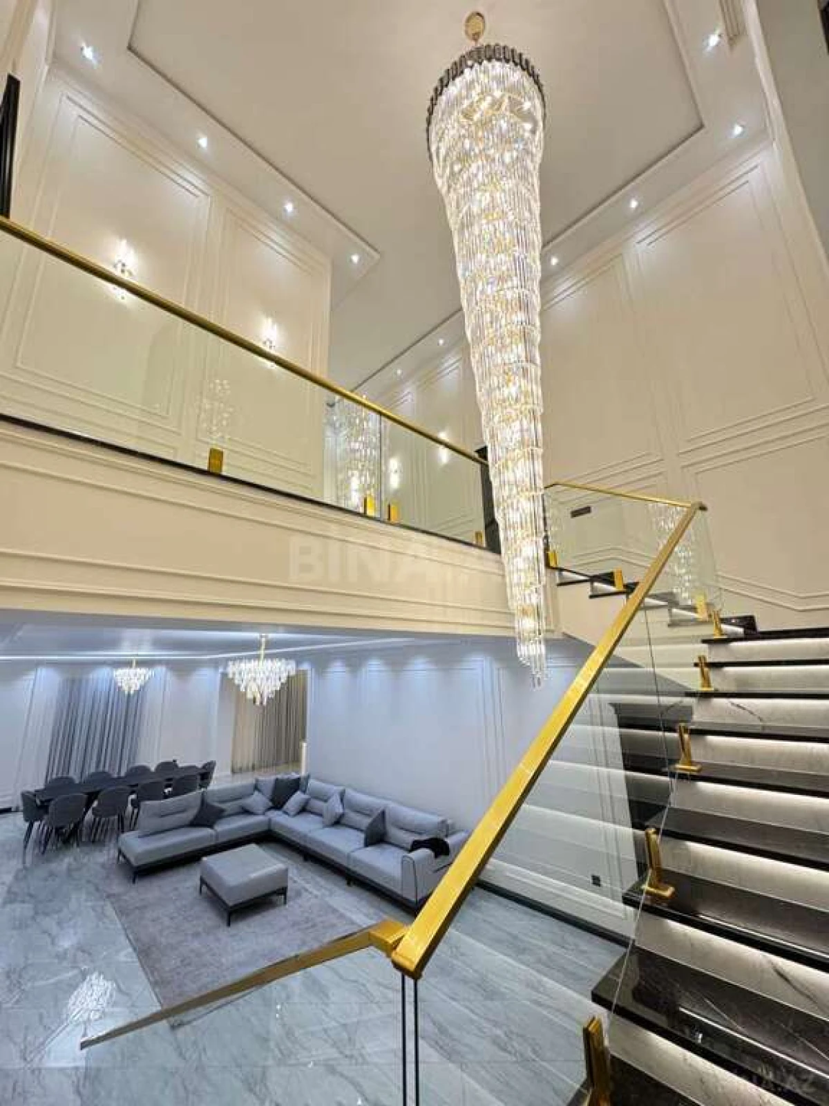 Satılır 6 otaqlı həyət evi 670 m²