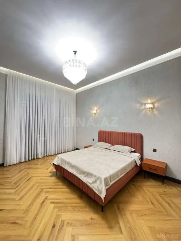 Satılır 6 otaqlı həyət evi 670 m²