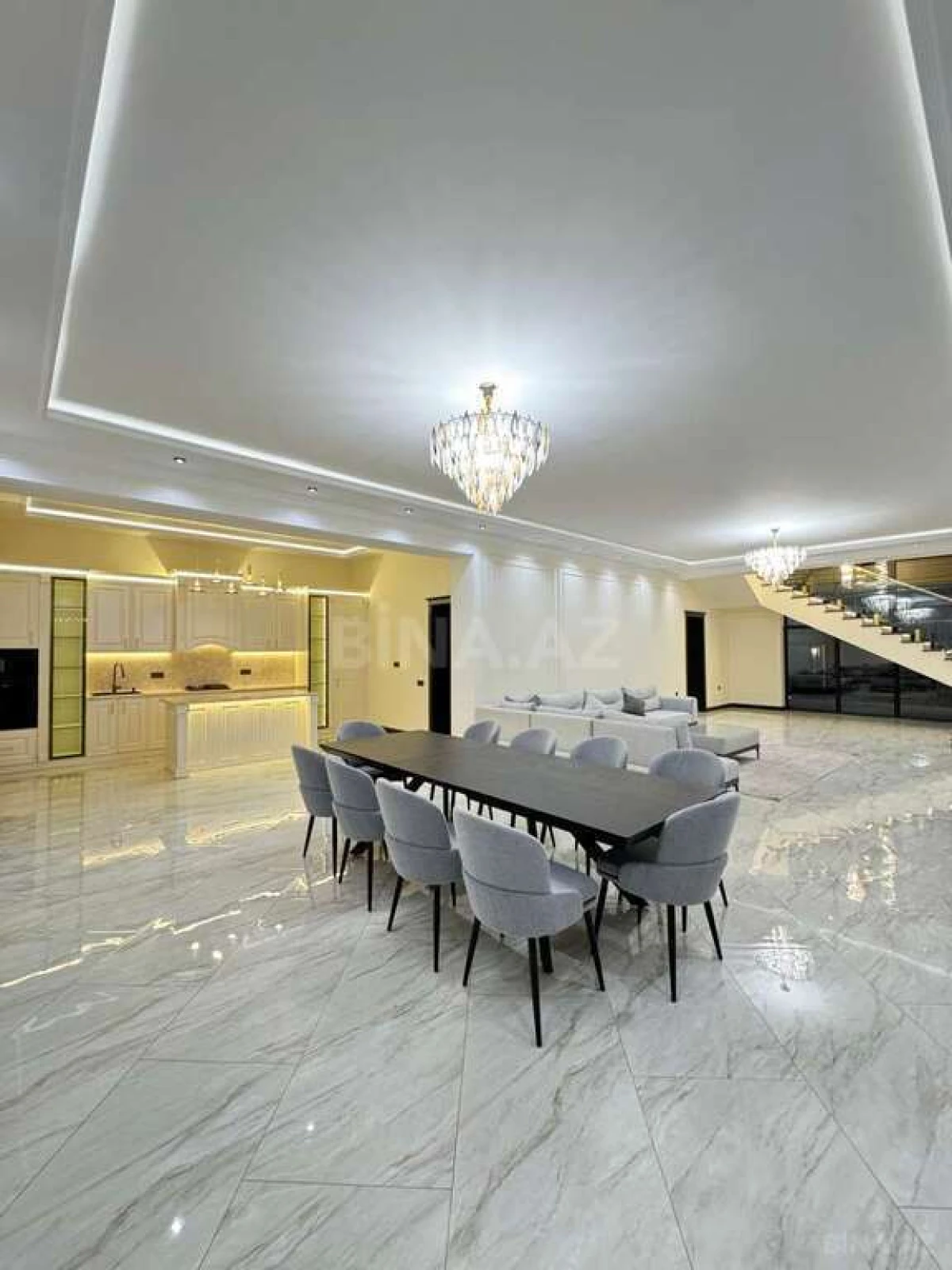 Satılır 6 otaqlı həyət evi 670 m²