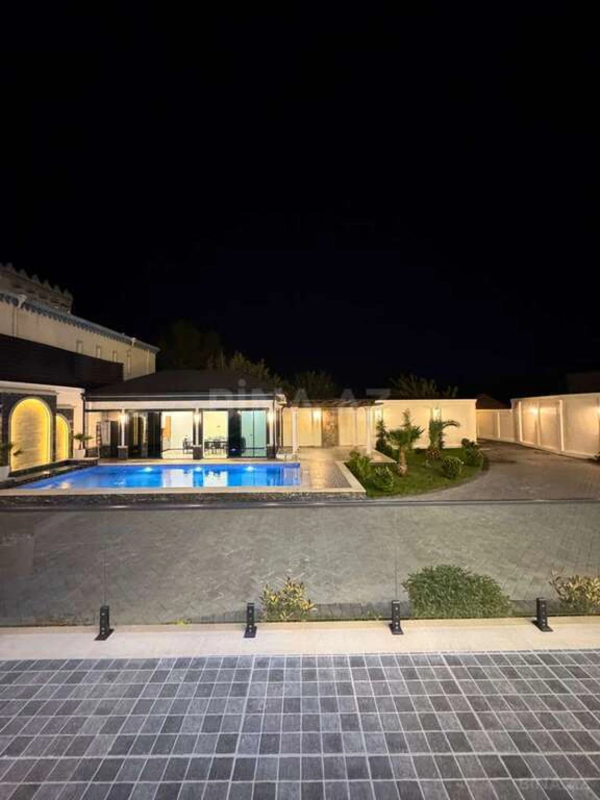 Satılır 6 otaqlı həyət evi 670 m²