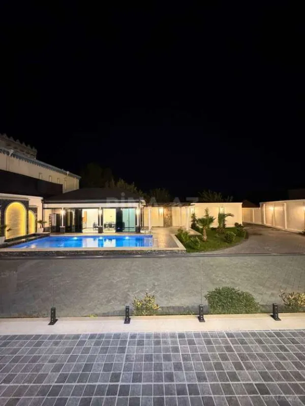 Satılır 6 otaqlı həyət evi 670 m²