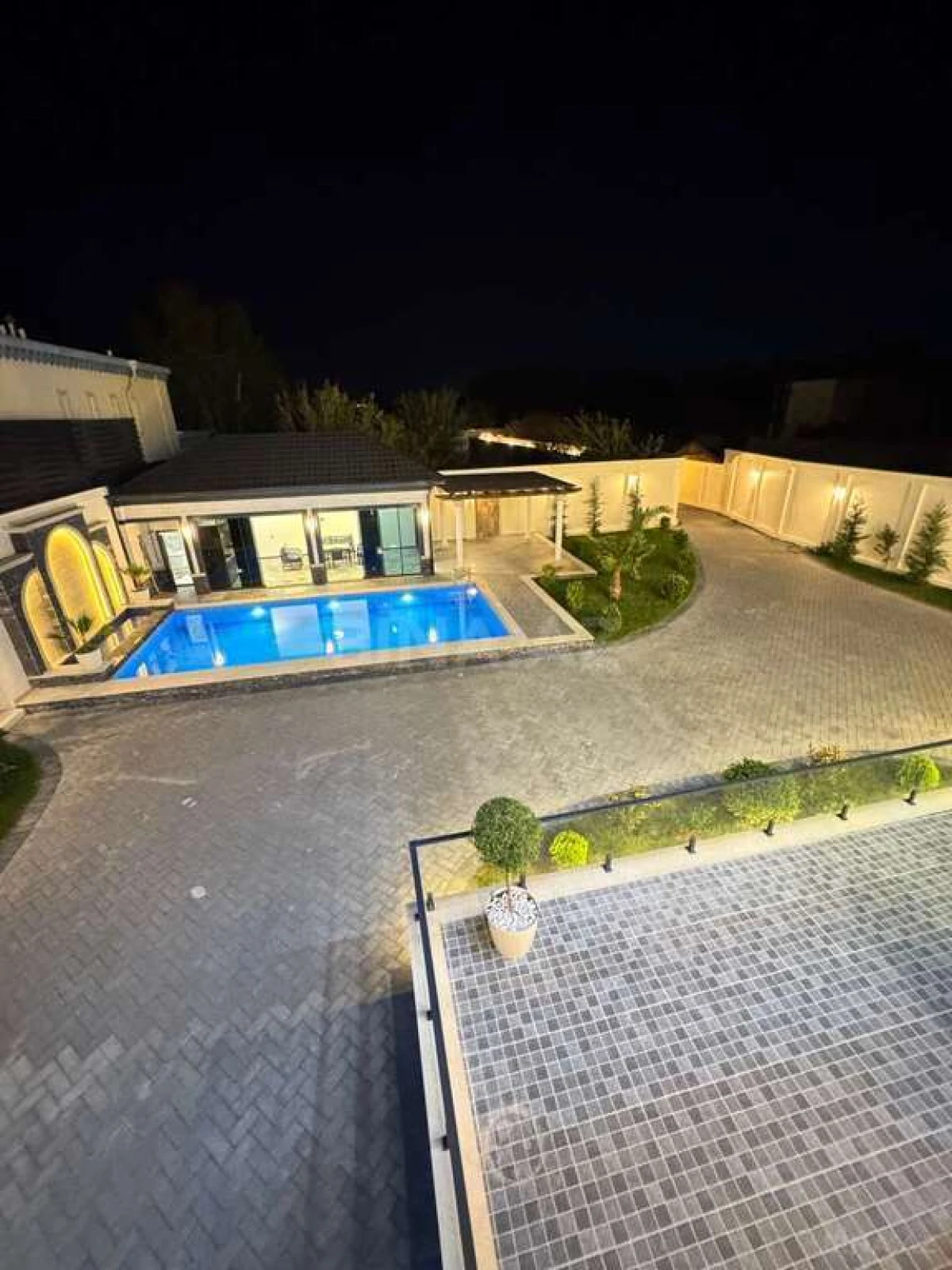 Satılır 6 otaqlı həyət evi 670 m²
