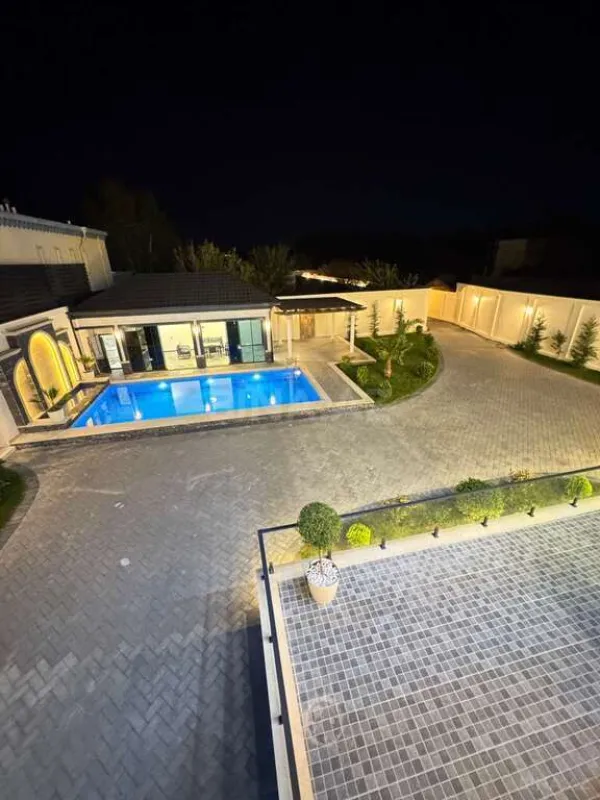 Satılır 6 otaqlı həyət evi 670 m²