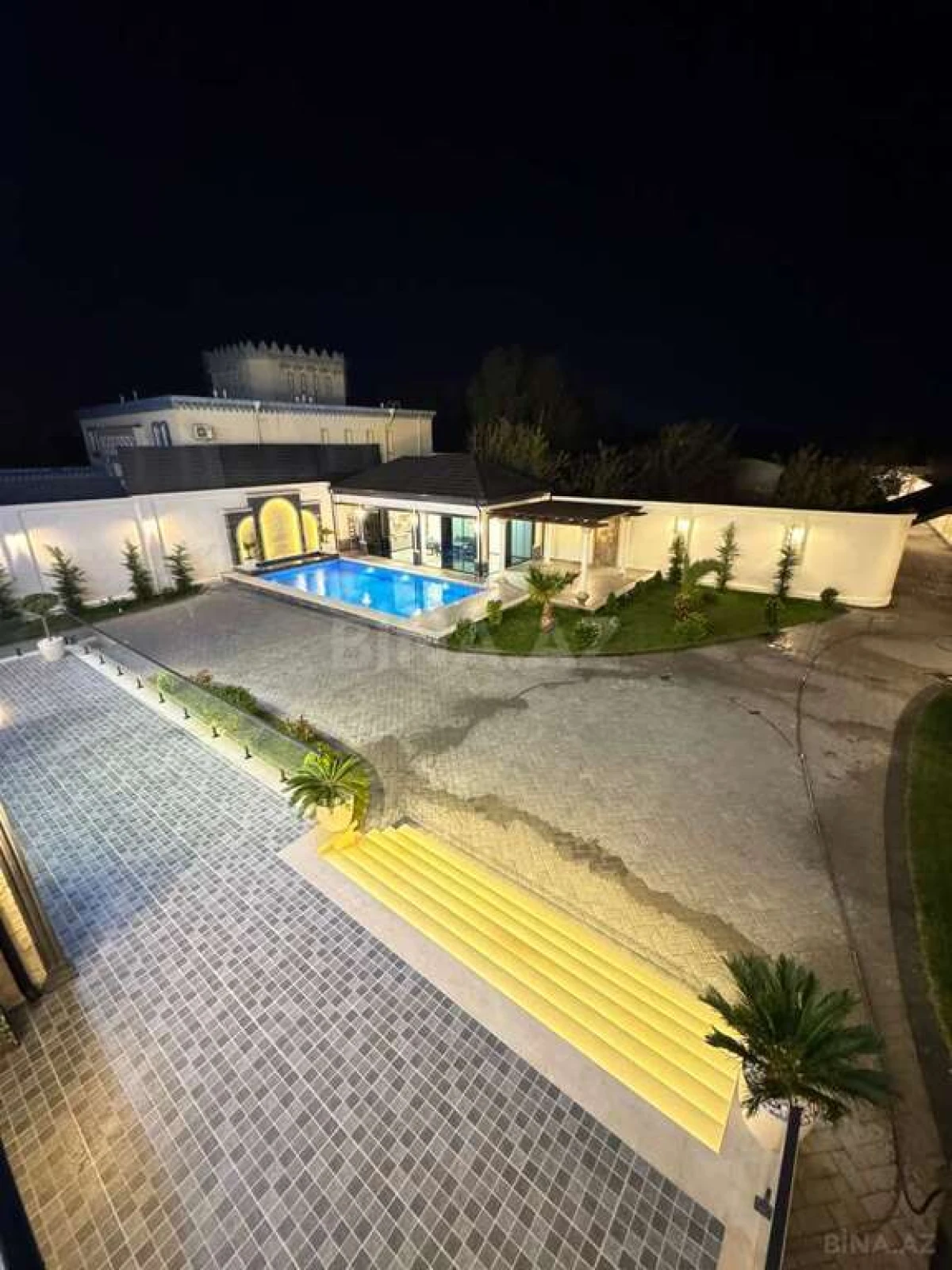 Satılır 6 otaqlı həyət evi 670 m²