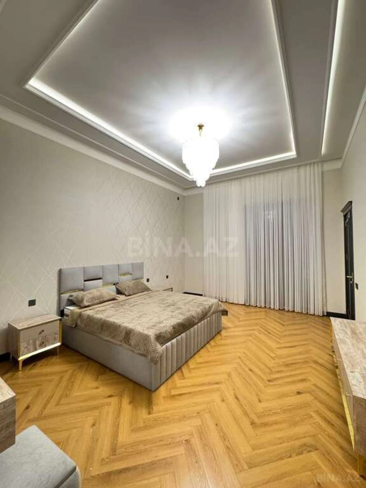 Satılır 6 otaqlı həyət evi 670 m²