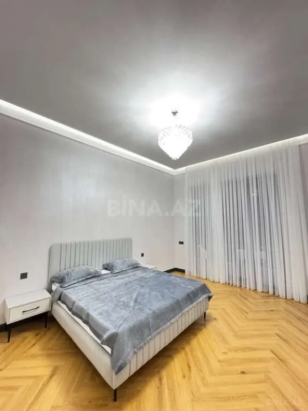 Satılır 6 otaqlı həyət evi 670 m²