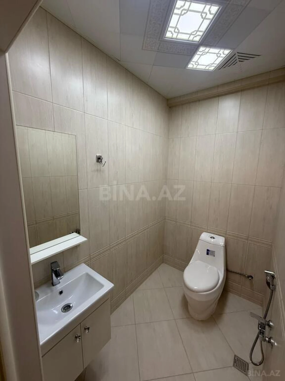 Satılır 3 otaqlı mənzil 138 m²