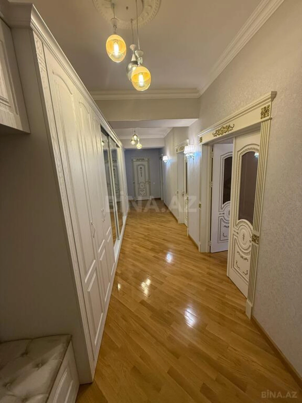 Satılır 3 otaqlı mənzil 138 m²