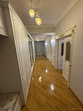 Satılır 3 otaqlı mənzil 138 m²