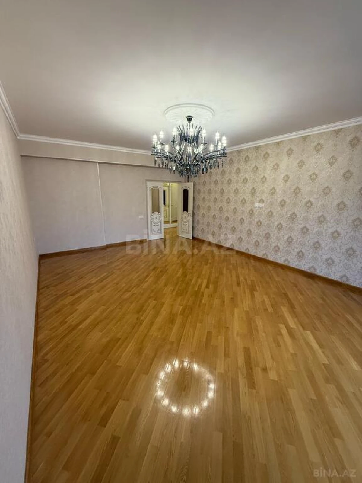 Satılır 3 otaqlı mənzil 138 m²