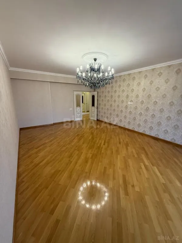 Satılır 3 otaqlı mənzil 138 m²