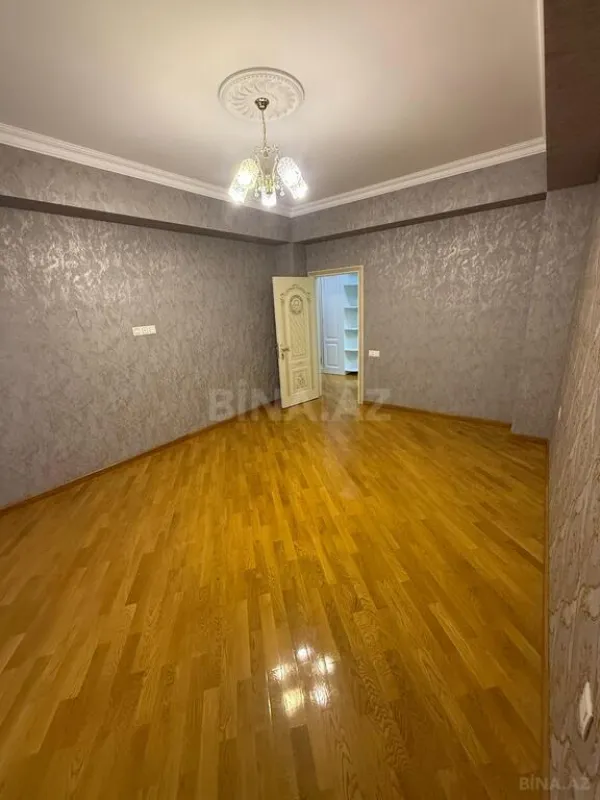 Satılır 3 otaqlı mənzil 138 m²