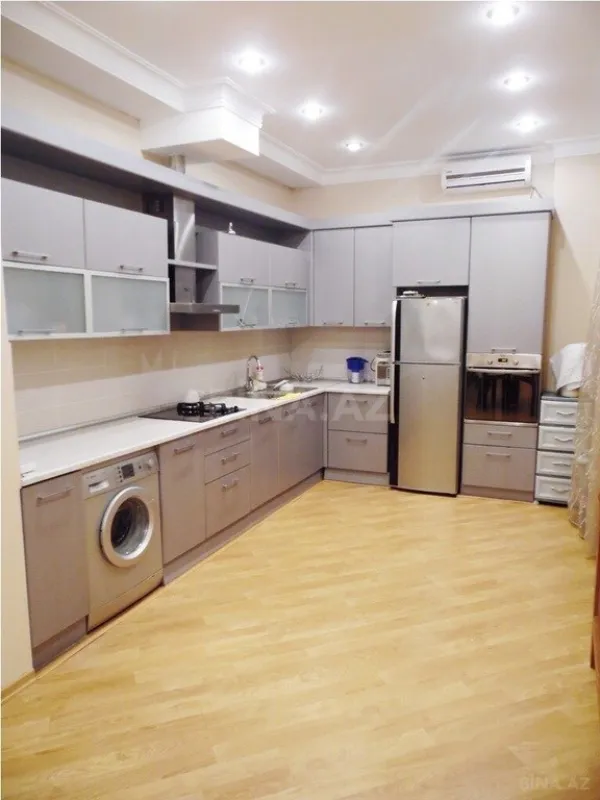 Satılır 3 otaqlı mənzil 136 m²
