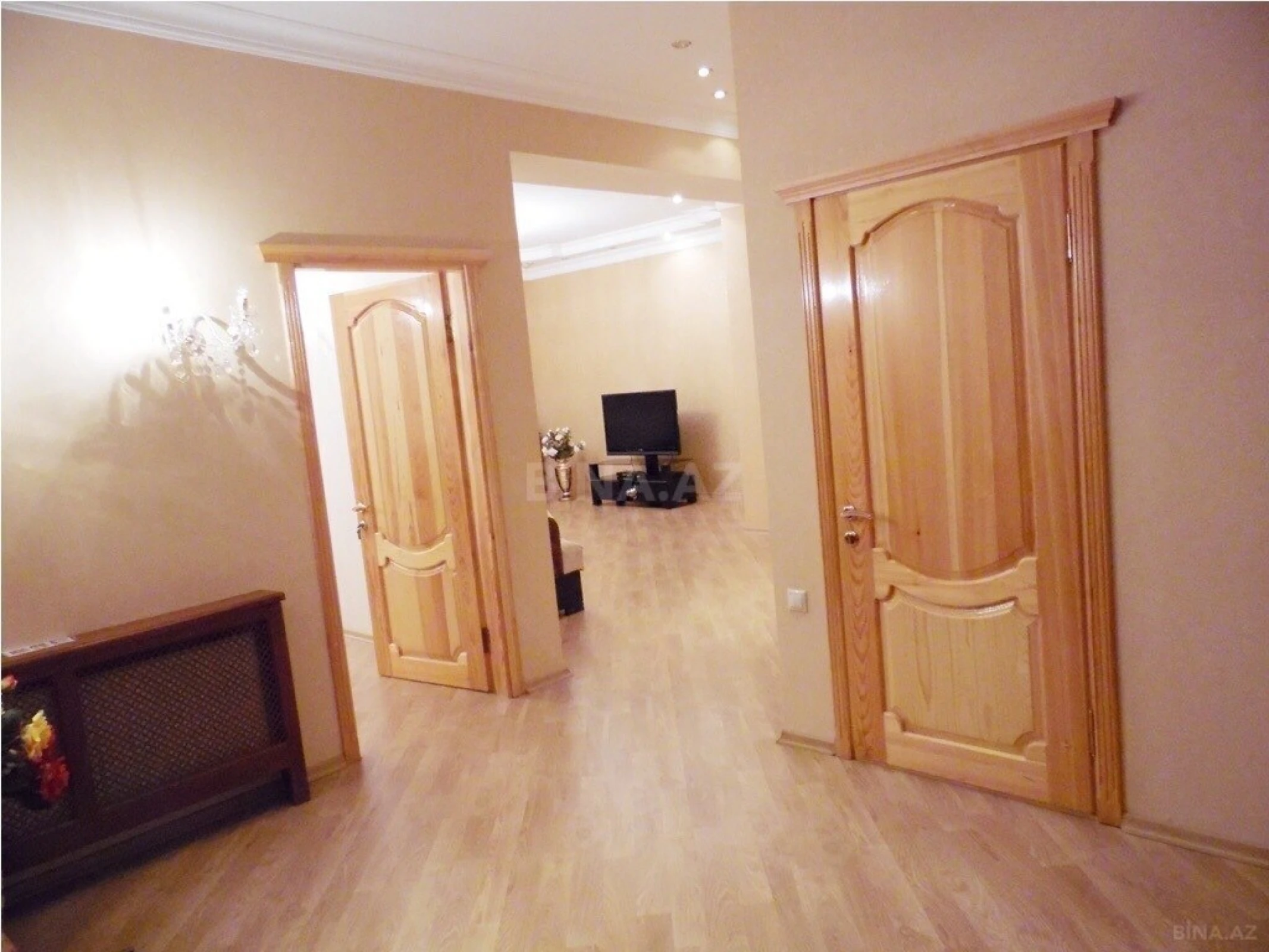 Satılır 3 otaqlı mənzil 136 m²