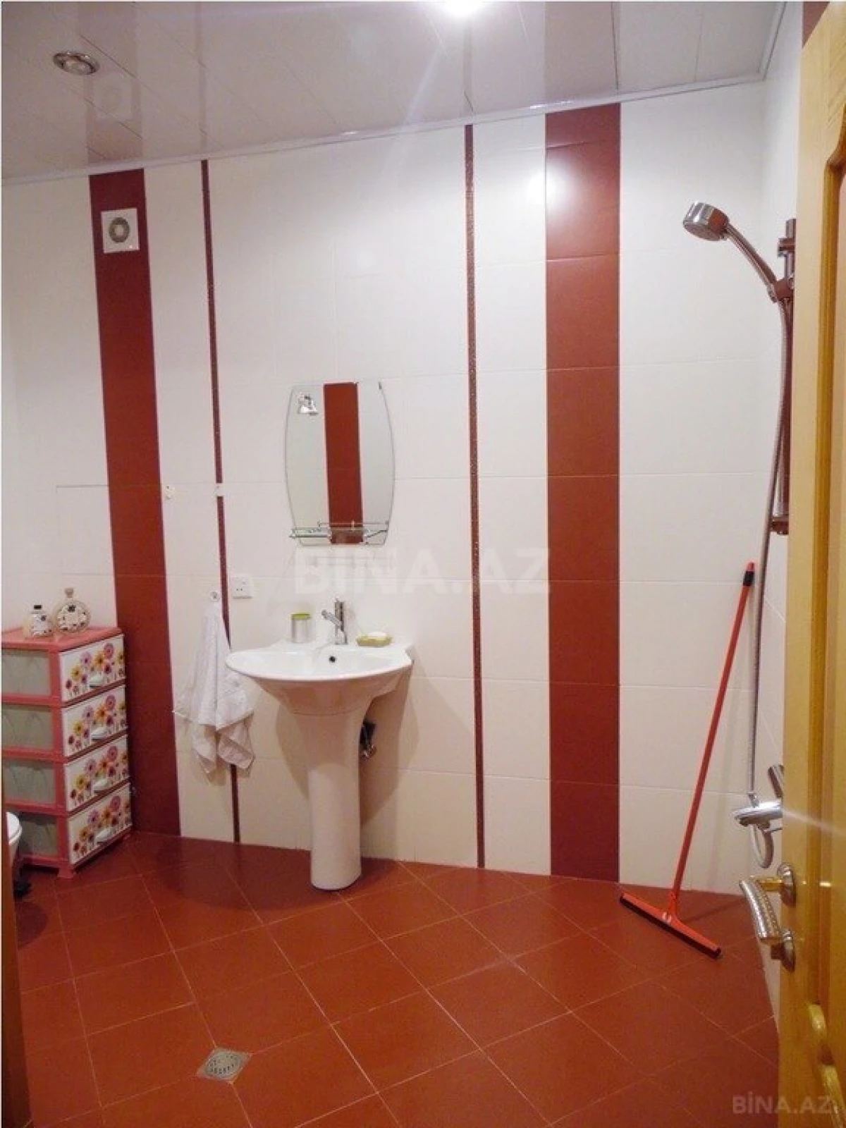 Satılır 3 otaqlı mənzil 136 m²