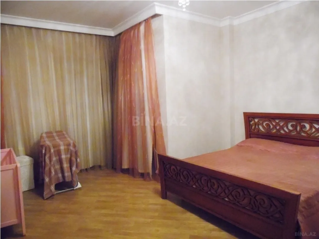 Satılır 3 otaqlı mənzil 136 m²