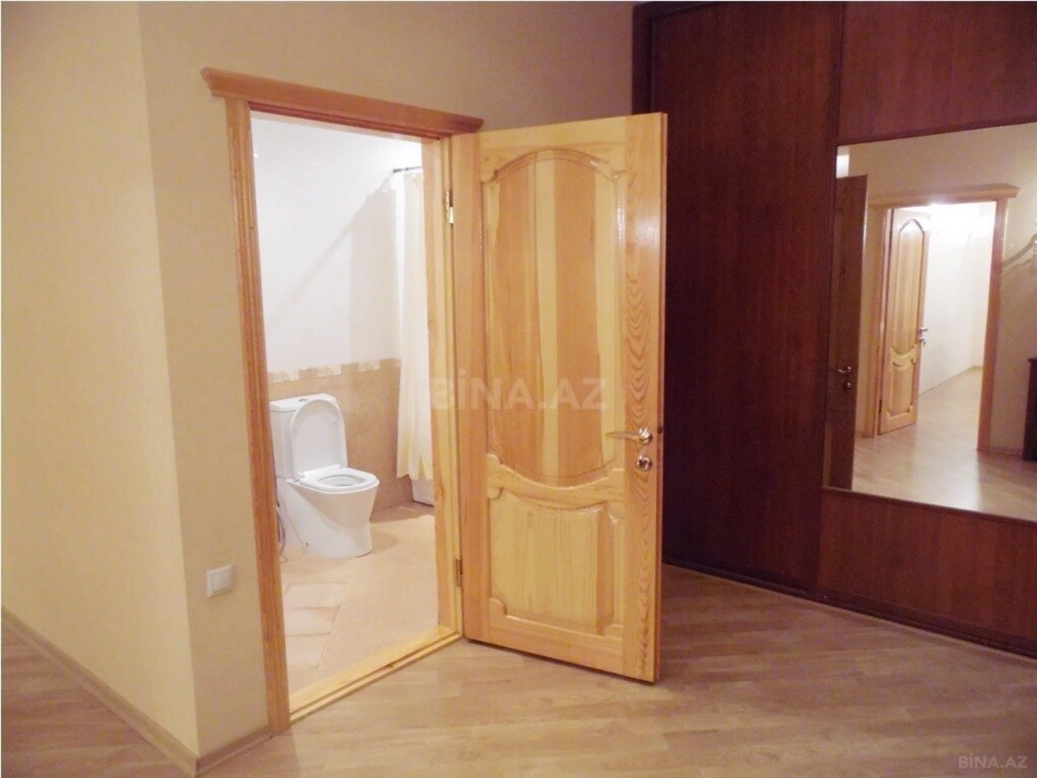 Satılır 3 otaqlı mənzil 136 m²
