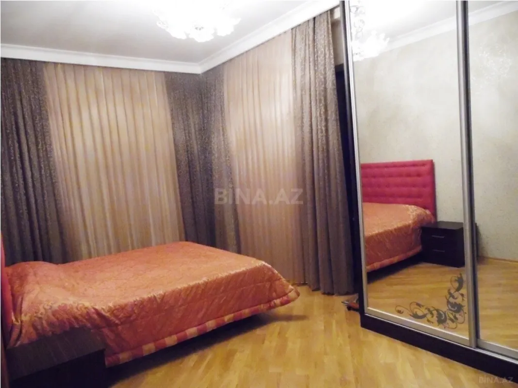 Satılır 3 otaqlı mənzil 136 m²