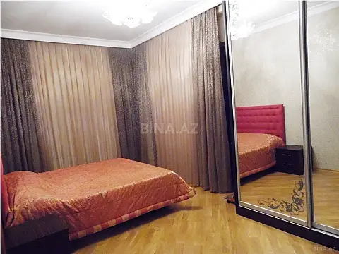 Satılır 3 otaqlı mənzil 136 m²