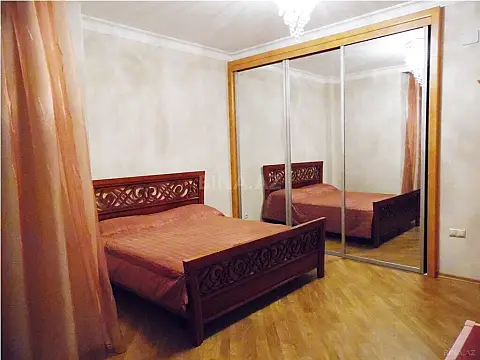 Satılır 3 otaqlı mənzil 136 m²