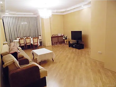 Satılır 3 otaqlı mənzil 136 m²