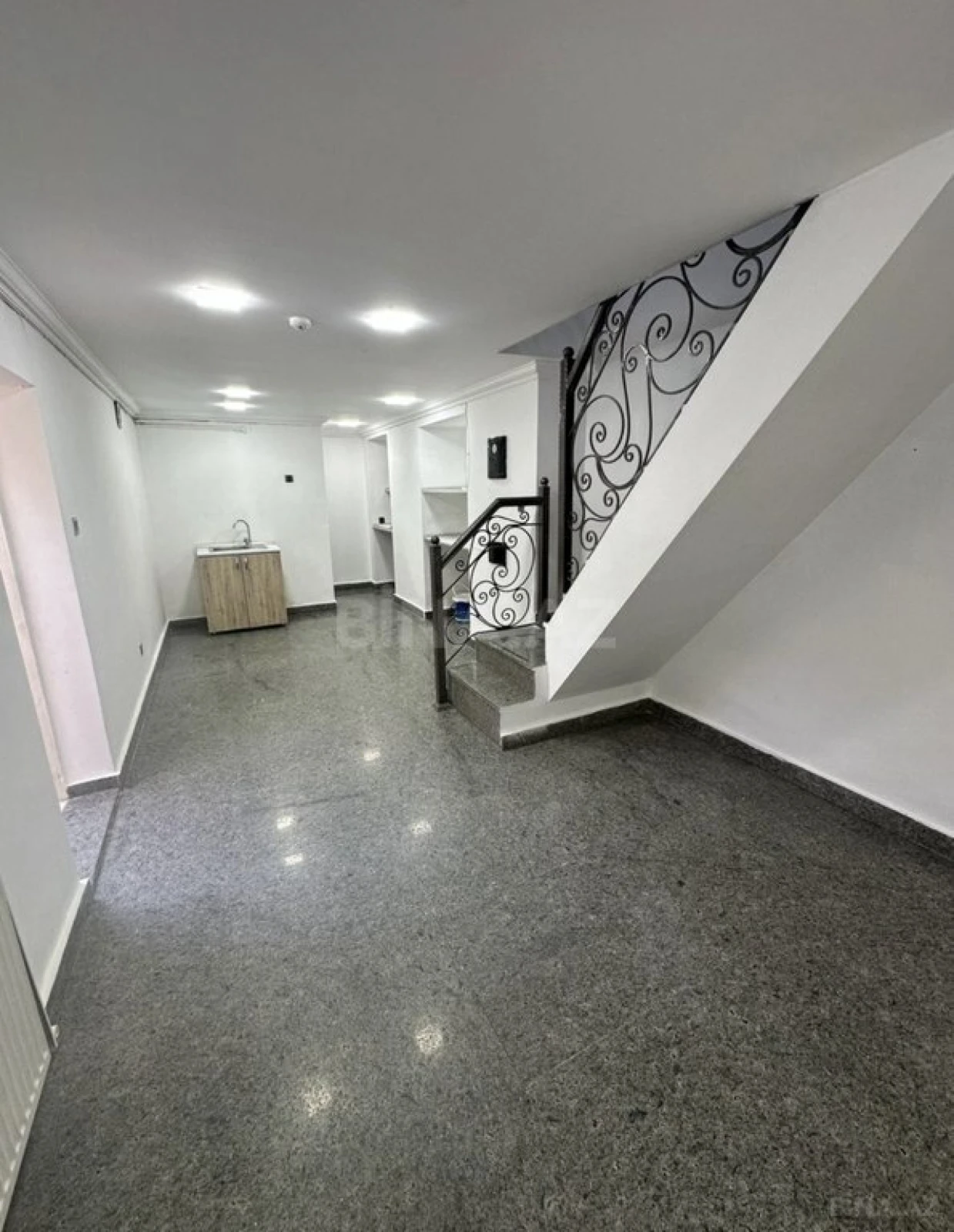 Kirayə verilir obyekt 157 m²