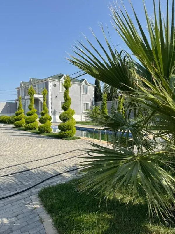 Satılır 4 otaqlı həyət evi 330 m²