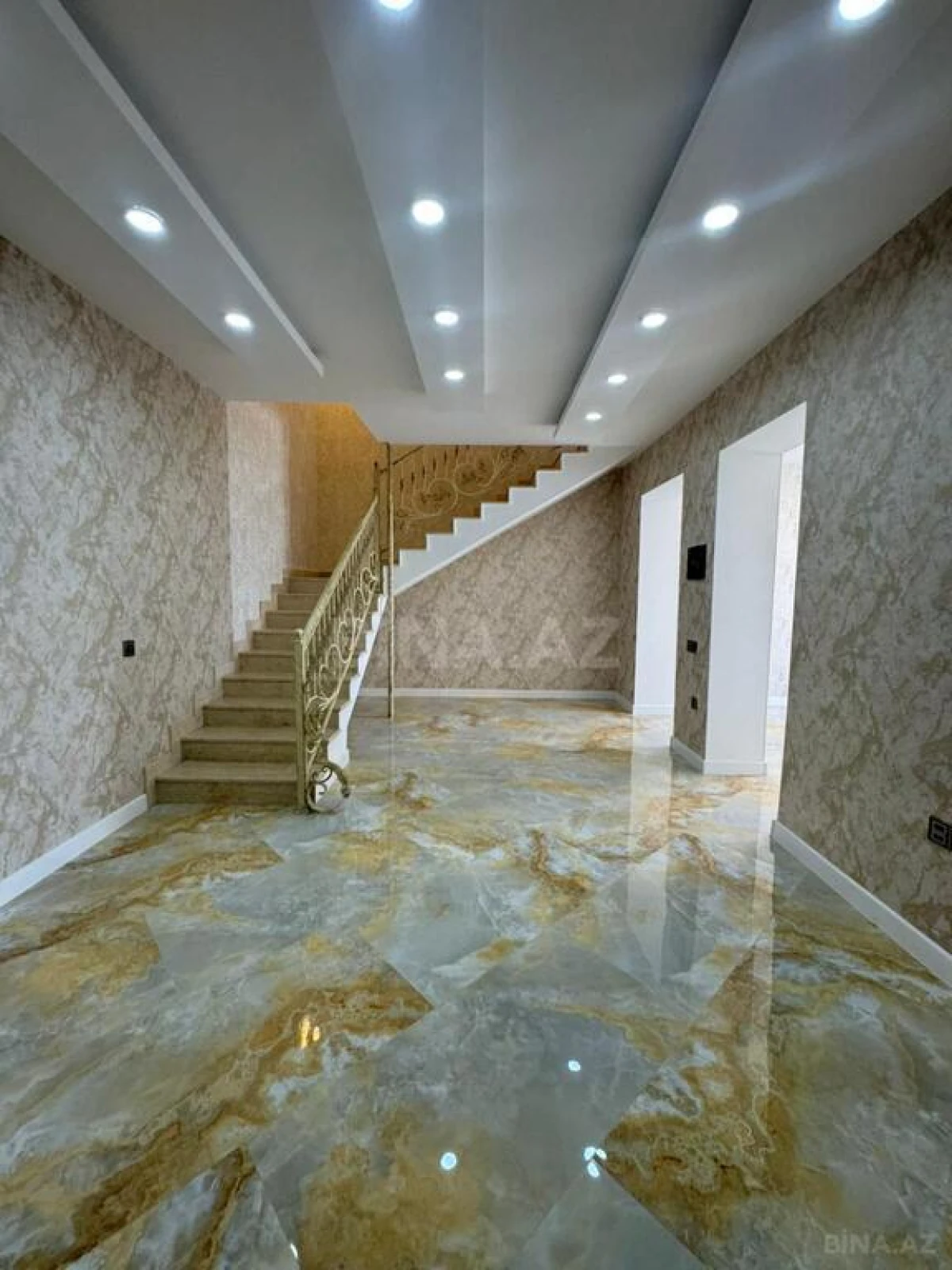 Satılır 4 otaqlı həyət evi 330 m²