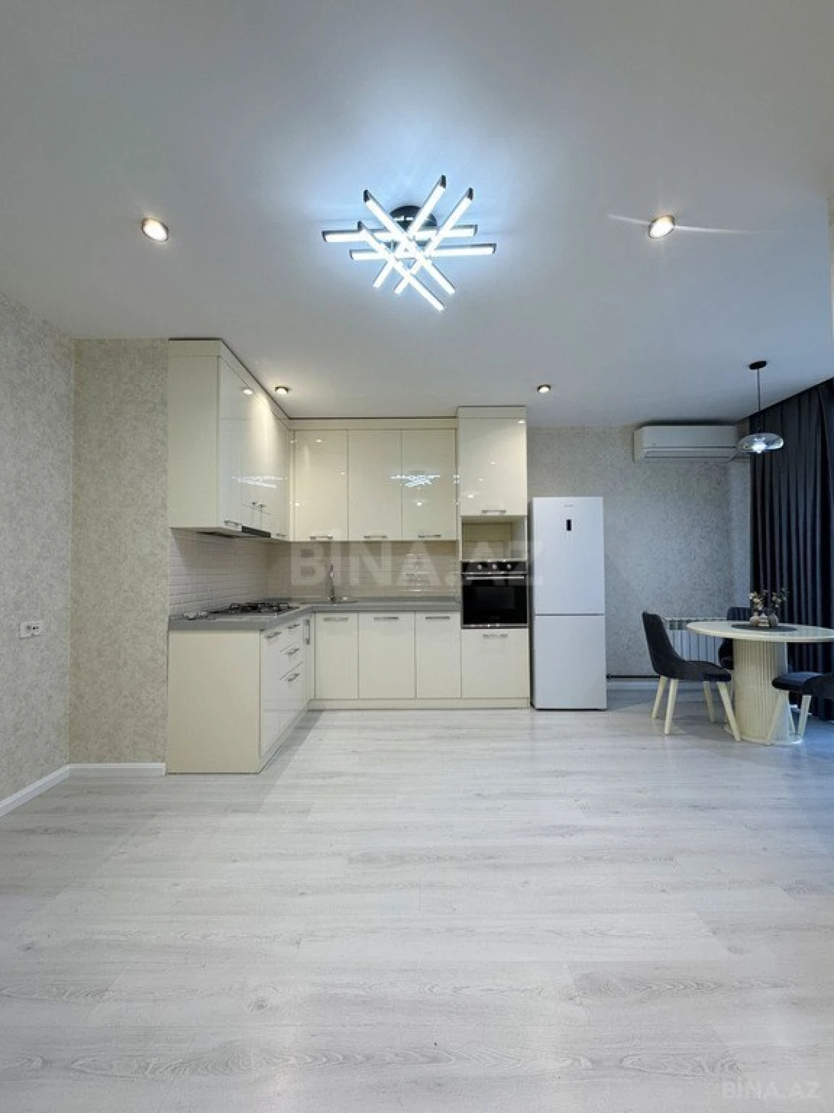 Satılır 2 otaqlı mənzil 52 m²