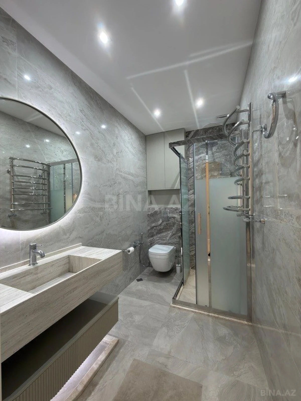 Satılır 5 otaqlı mənzil 230 m²