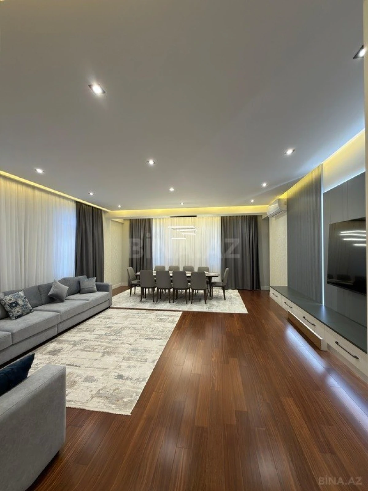 Satılır 5 otaqlı mənzil 230 m²