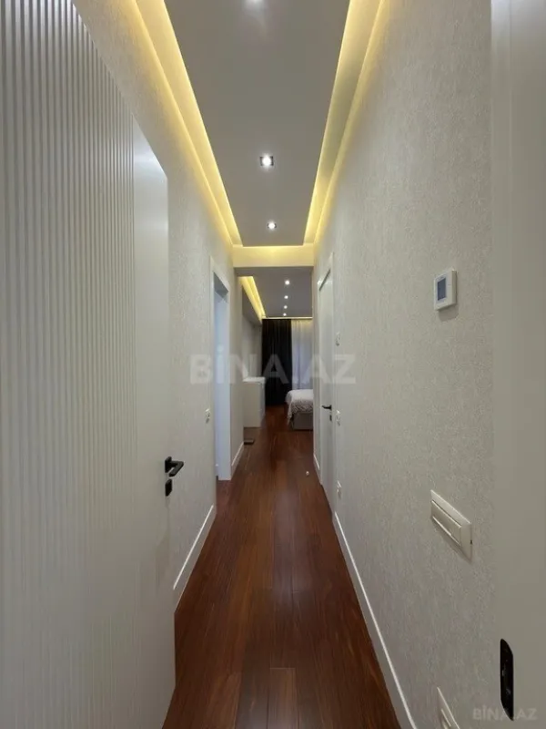 Satılır 5 otaqlı mənzil 230 m²