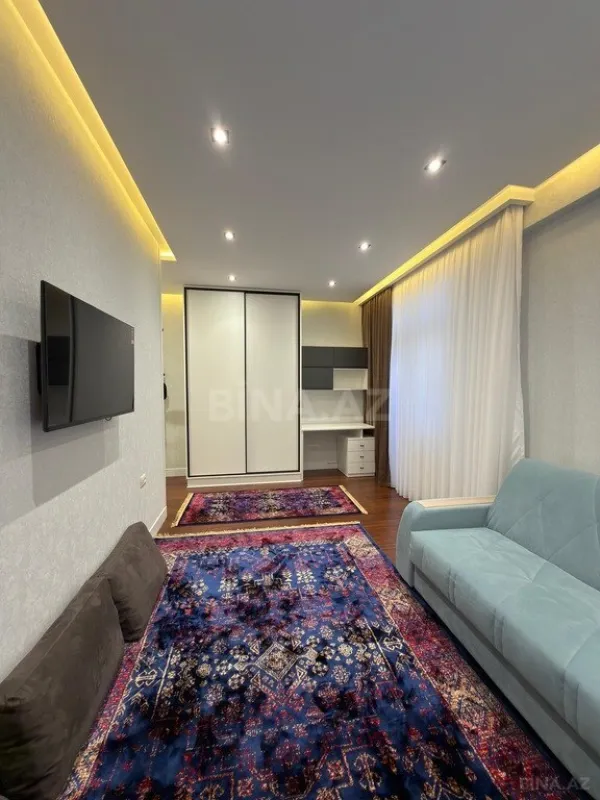 Satılır 5 otaqlı mənzil 230 m²
