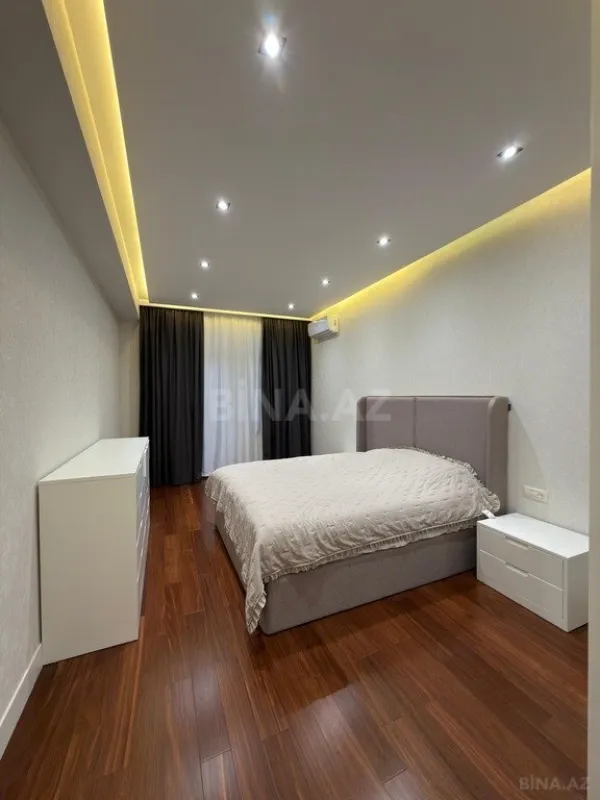 Satılır 5 otaqlı mənzil 230 m²