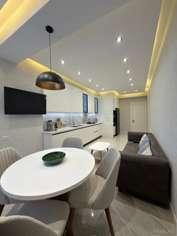Satılır 5 otaqlı mənzil 230 m²