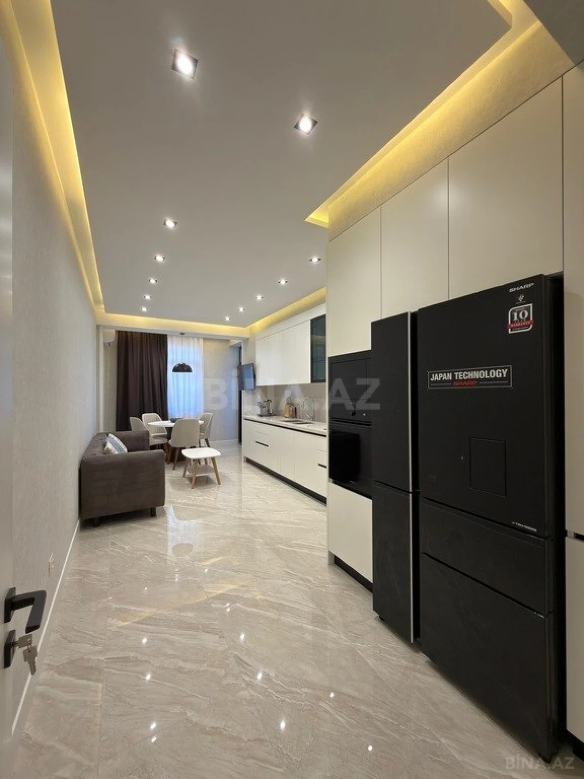Satılır 5 otaqlı mənzil 230 m²
