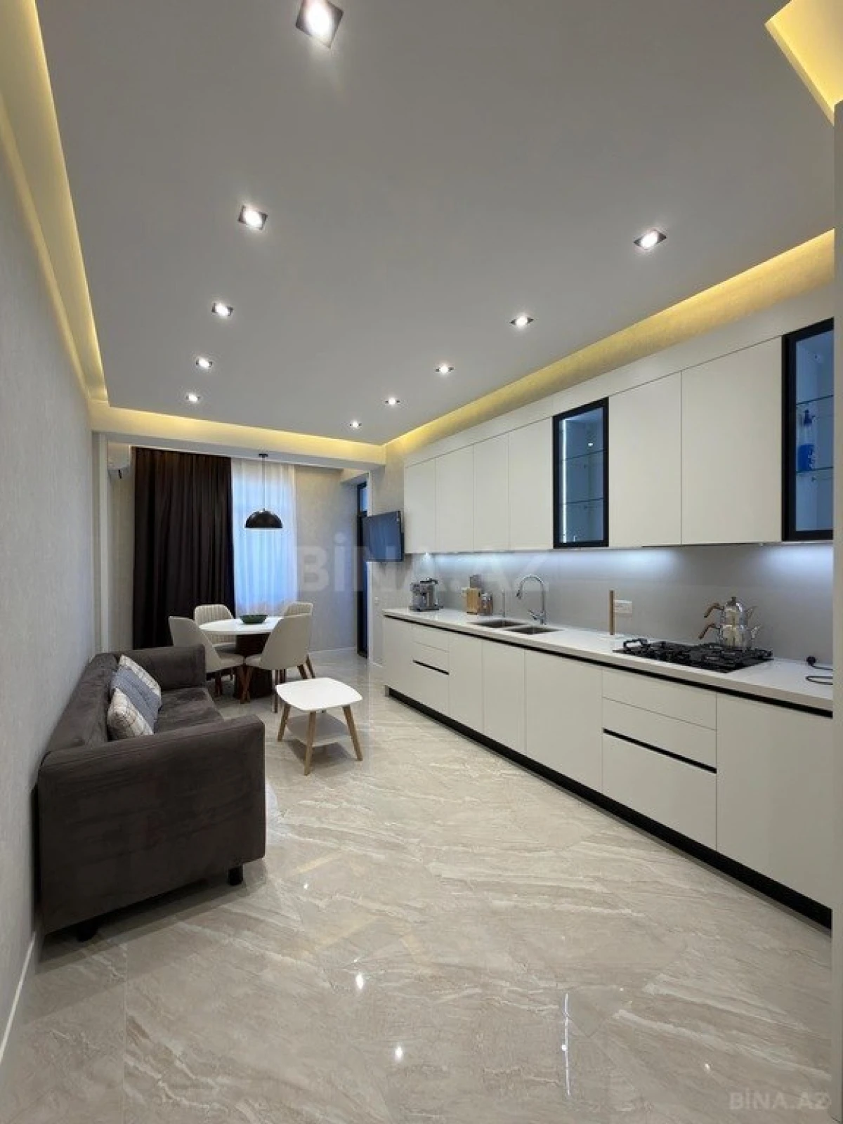 Satılır 5 otaqlı mənzil 230 m²