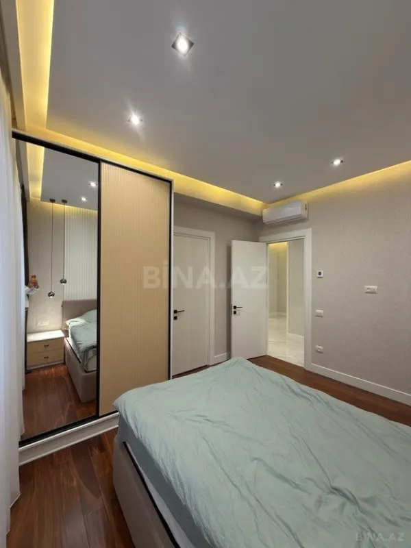 Satılır 5 otaqlı mənzil 230 m²