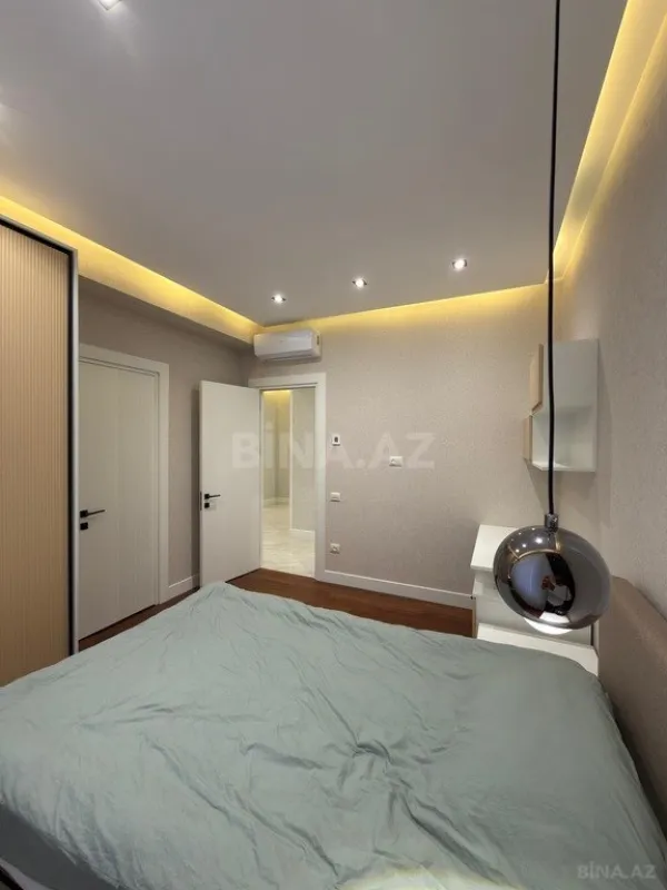 Satılır 5 otaqlı mənzil 230 m²