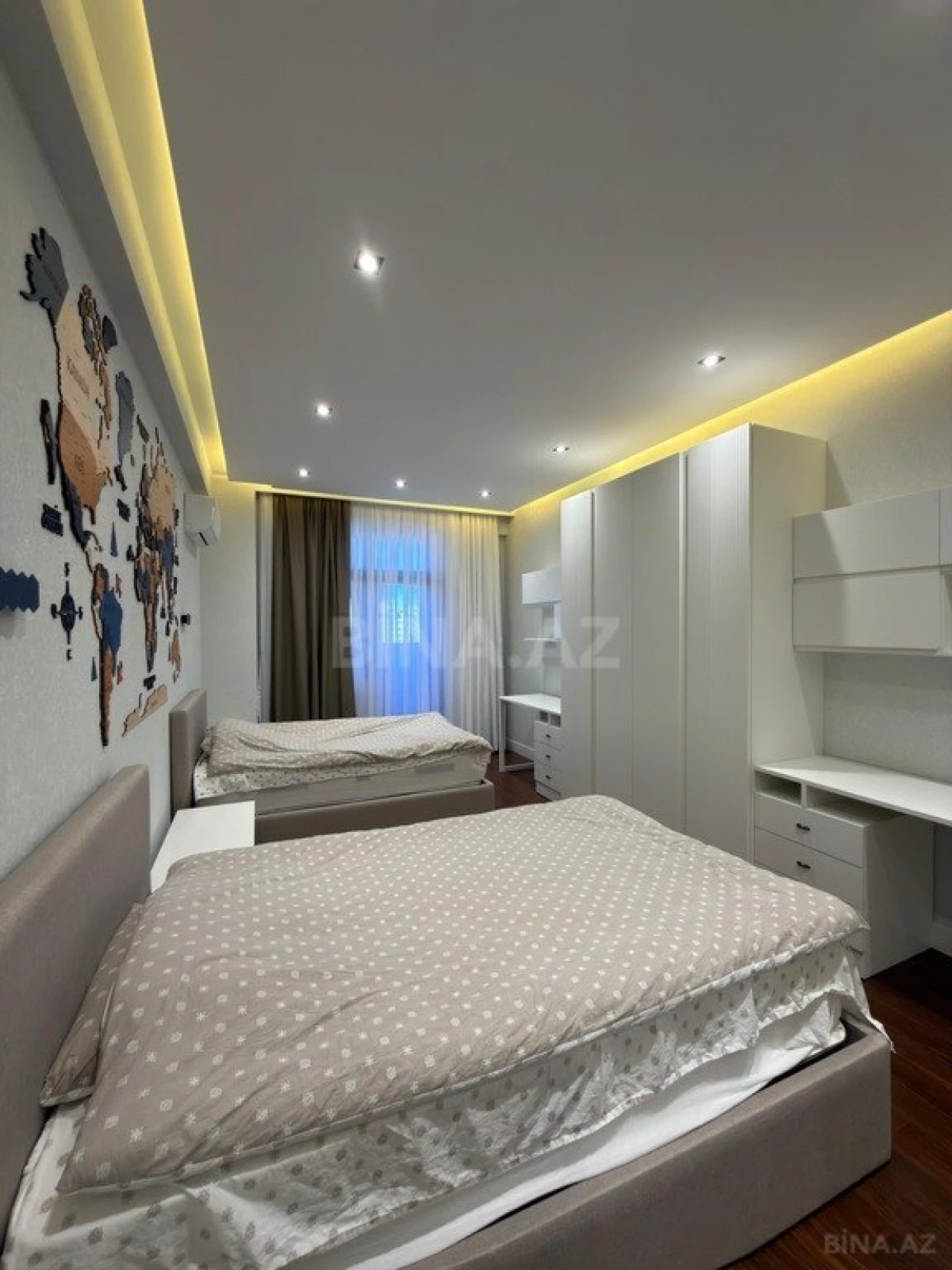 Satılır 5 otaqlı mənzil 230 m²